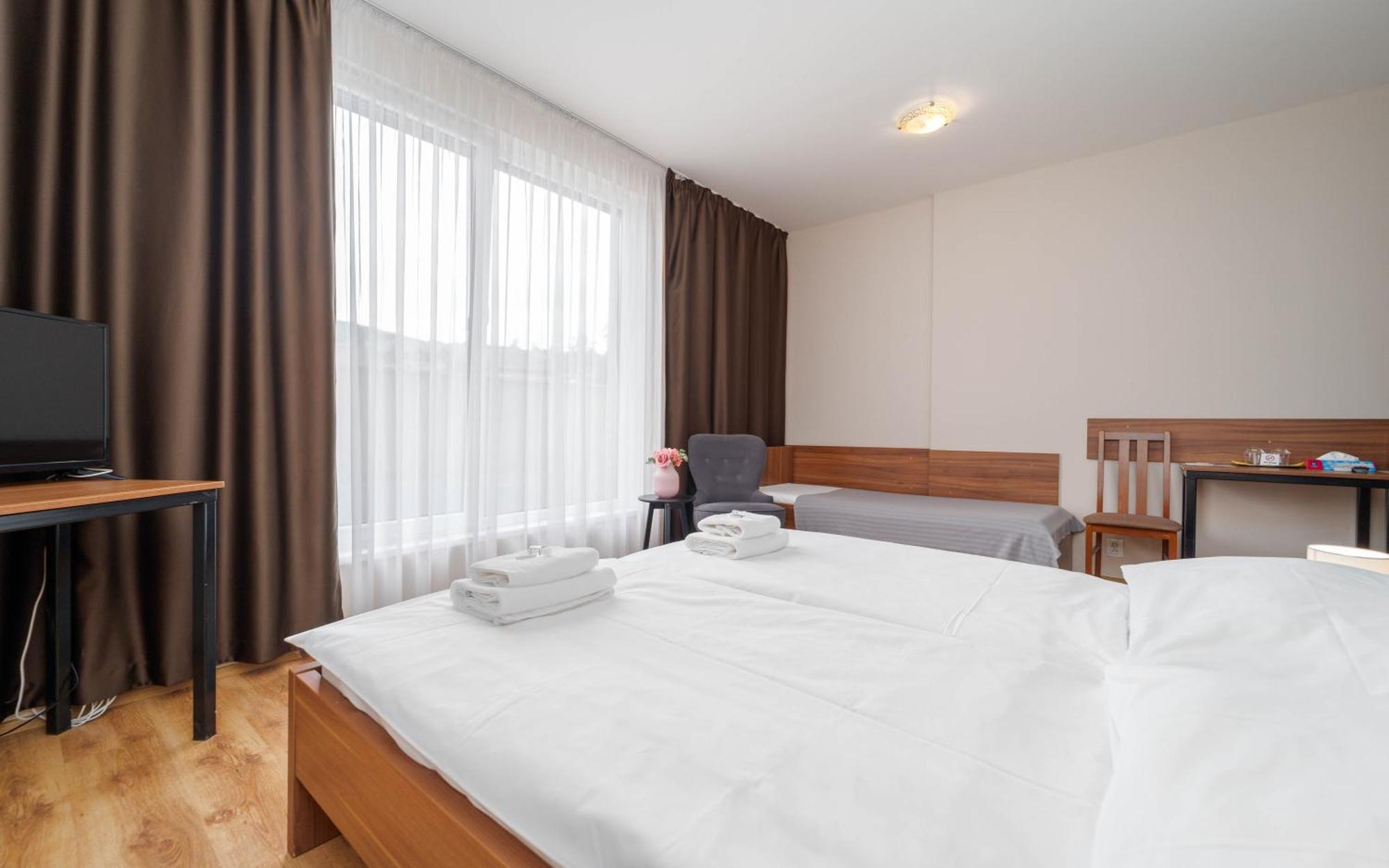 Hotel Arena Brumov Екстериор снимка