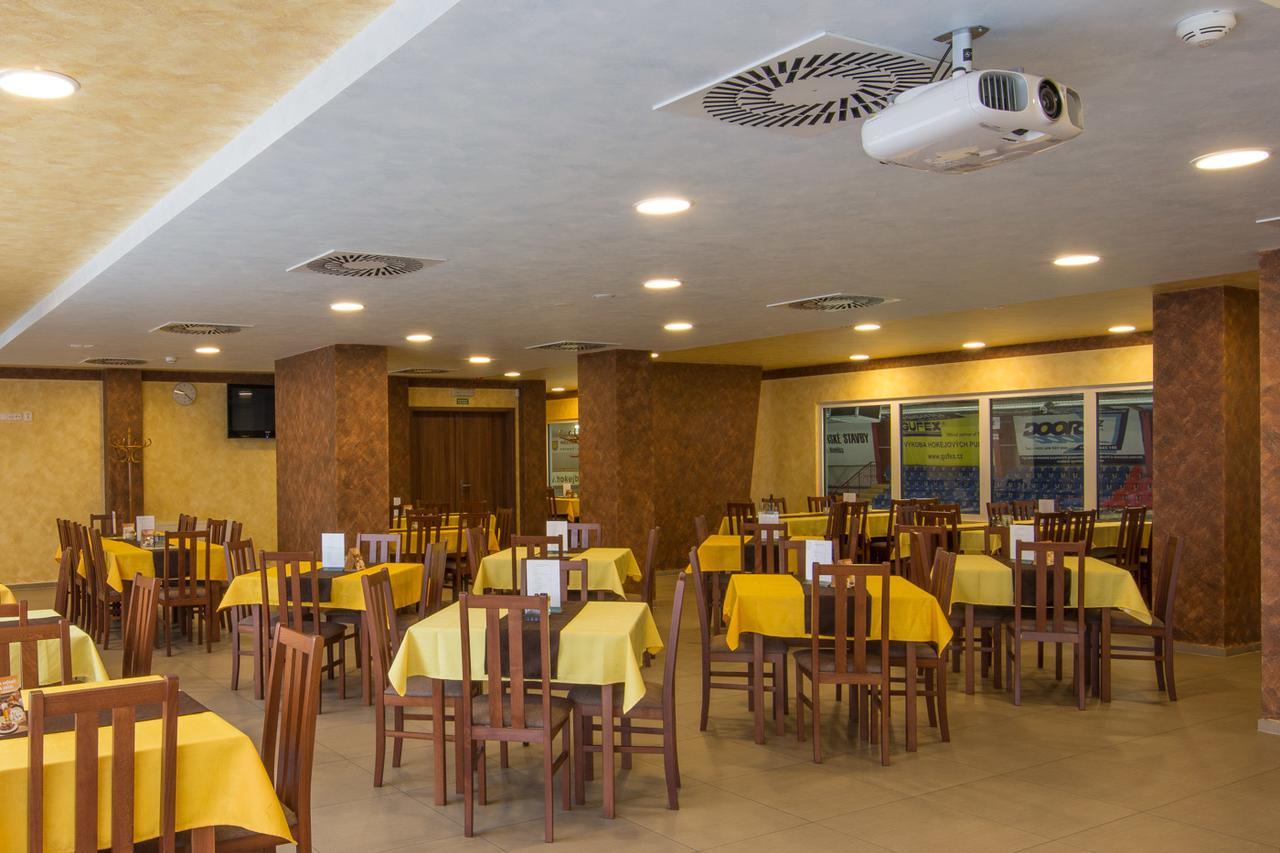 Hotel Arena Brumov Екстериор снимка