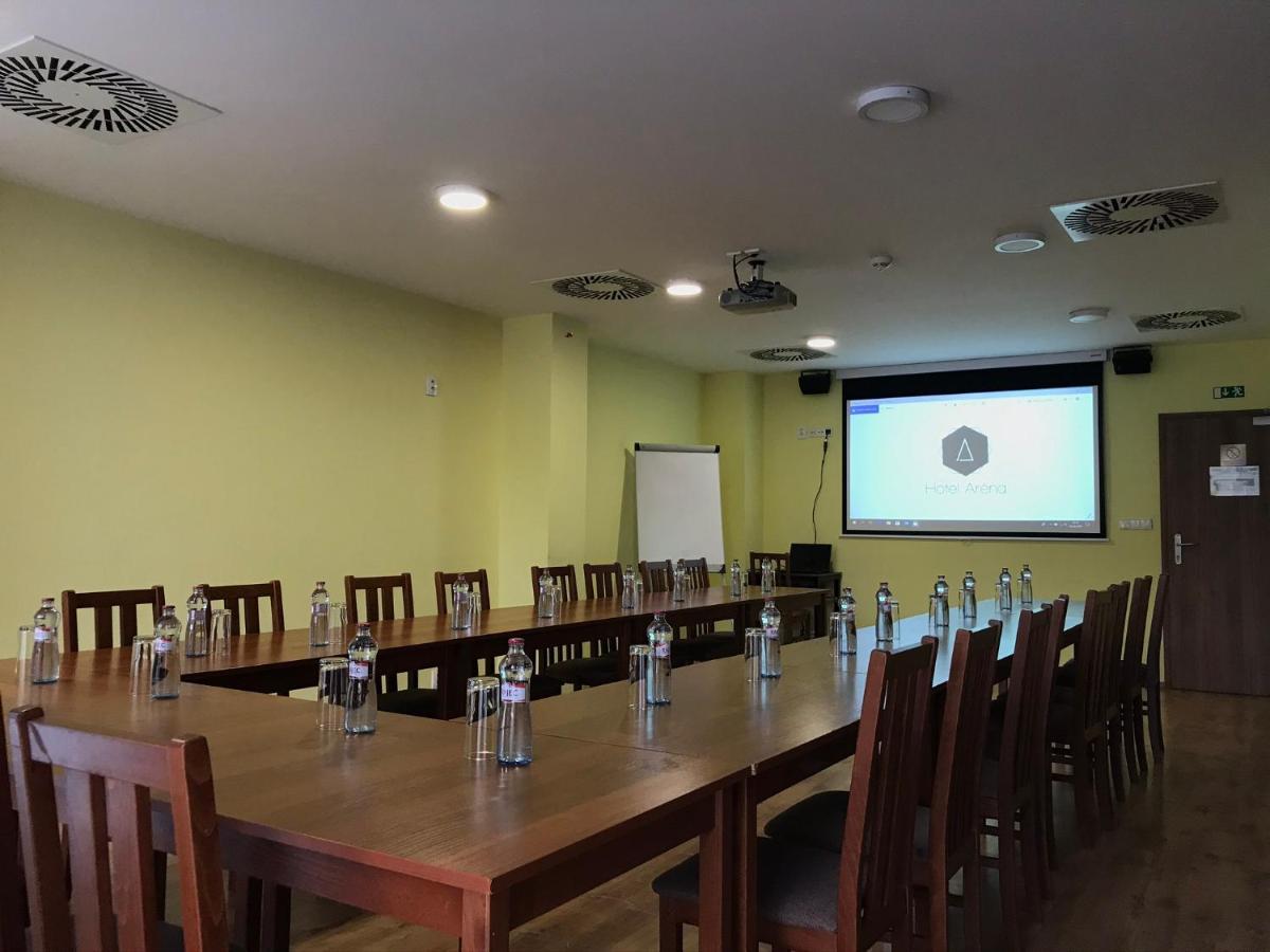Hotel Arena Brumov Екстериор снимка